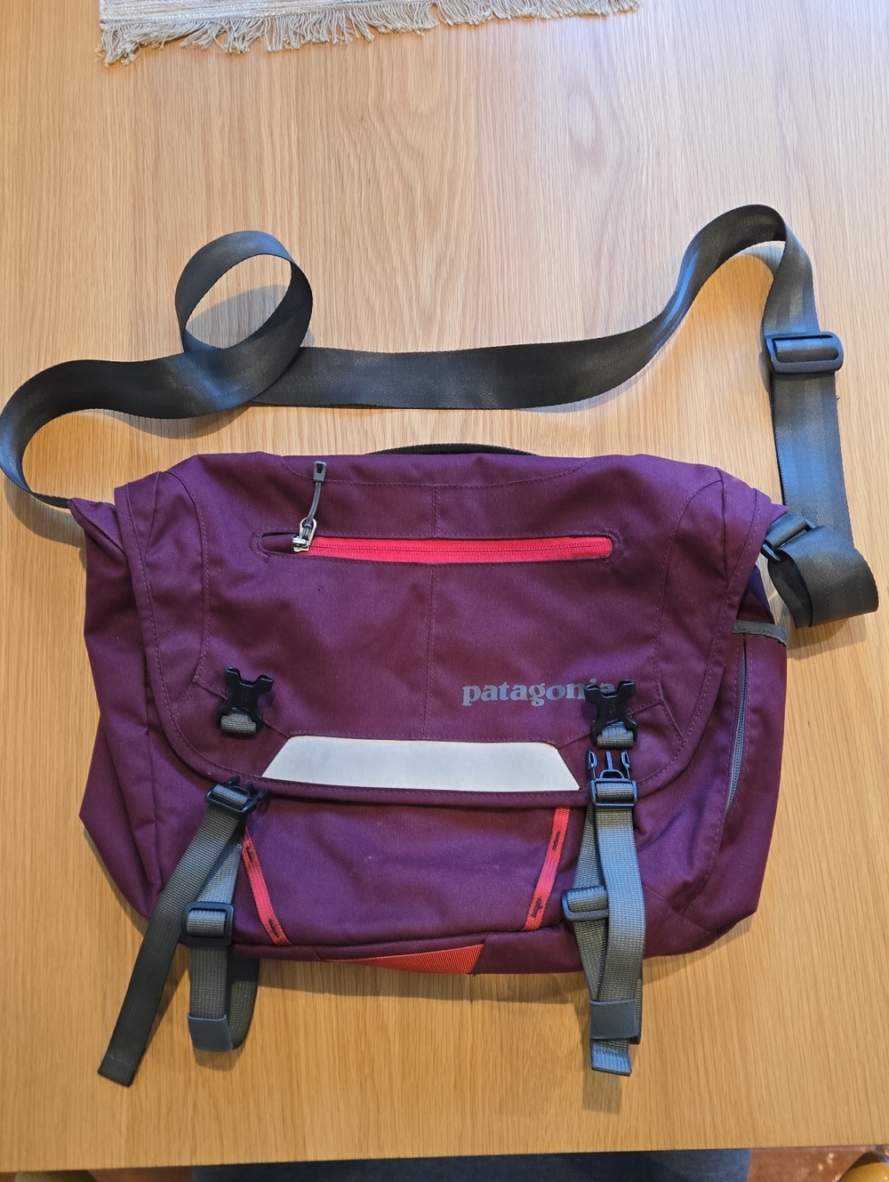 Patagonia Mini Mass Messenger Bag! VGUC!